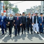 Ketua MPR Bambang Soesatyo, Menko Polhukam Mahfud MD, Gubernur Jabar Ridwan Kamil dan seluruh peserta Konferensi Internasional MPR melakukan historical walk.-1666755675