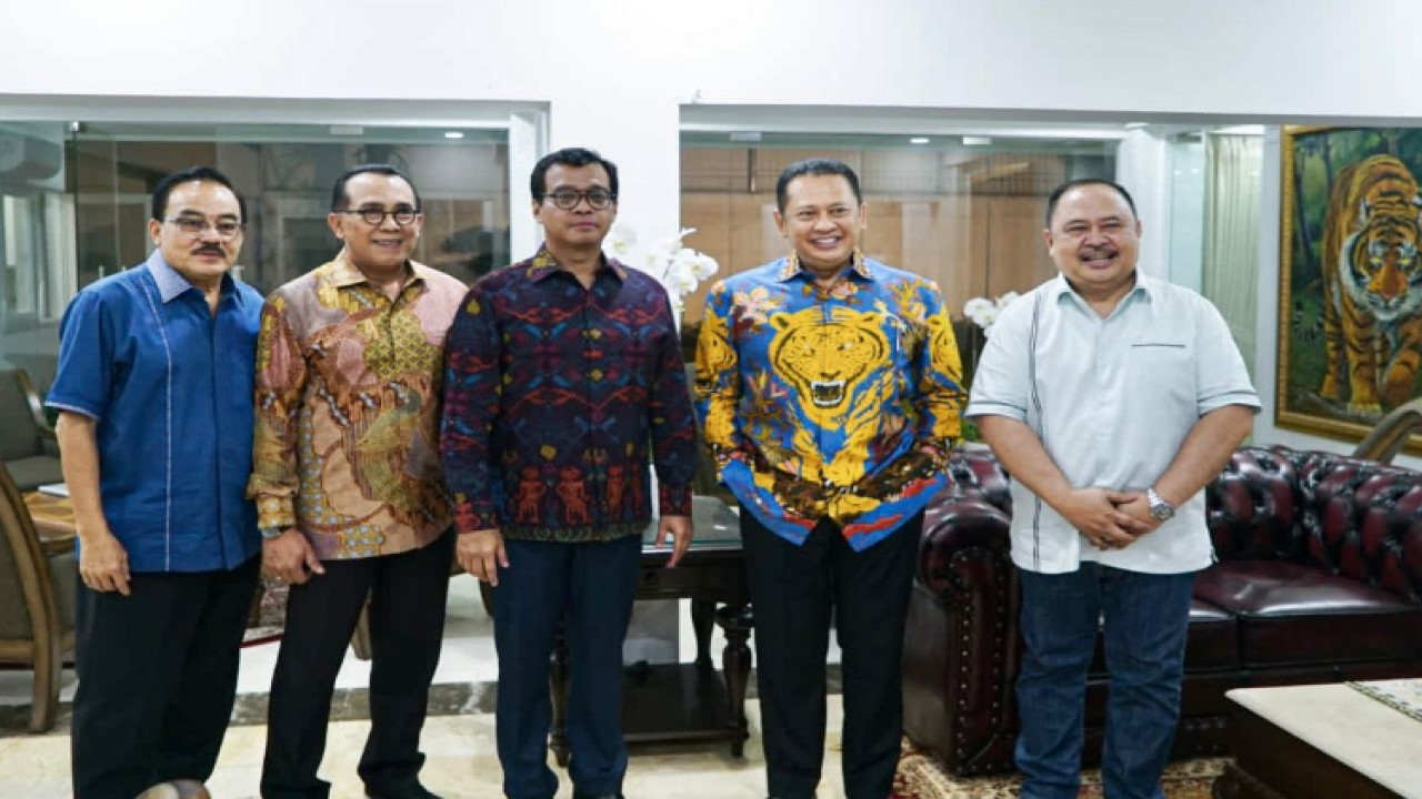 Ketua MPR RI Bambang Soesatyo bersama Gubernur Lemhannas Andi Widjajanto. Foto: Dok MPR