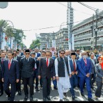 Ketua MPR RI Bambang Soesatyo bersama Menkopolhukam Mahfud MD dan para delegasi dari 15 parlemen negara anggota OKI melakukan history walk.-1666695716