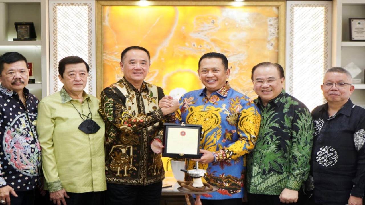 Ketua MPR RI Bambang Soesatyo bersama para pengurus Paguyuban Sosial Marga Tionghoa Indonesia (PSMTI). Foto: Dok MPR