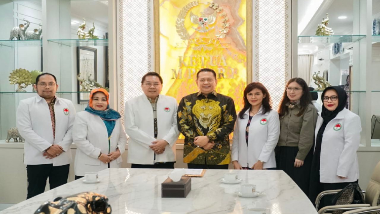 Ketua MPR RI Bambang Soesatyo bersama pengurus Perhimpunan Dokter Umum Indonesia. Foto: Dok MPR