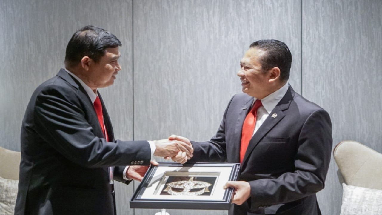 Ketua MPR RI Bambang Soesatyo (kanan) bersama Deputy President House of Senate Malaysia Mr. Mohamad Ali Bin Mohamad. Foto: Dok MPR