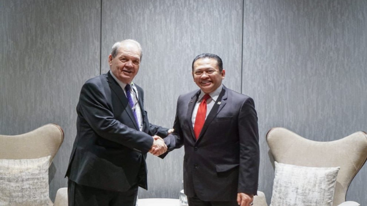 Ketua MPR RI Bambang Soesatyo (kanan) bersama Ketua Dewan Nasional Negara Palestina Mr. Rahwi A.M. Fatouh.  Foto: Dok MPR