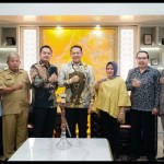 Ketua MPR RI Bambang Soesatyo (tengah) bersama Perkumpulan Aparatur Pemerintah Desa Seluruh Indonesia (PAPDESI).-1665560988