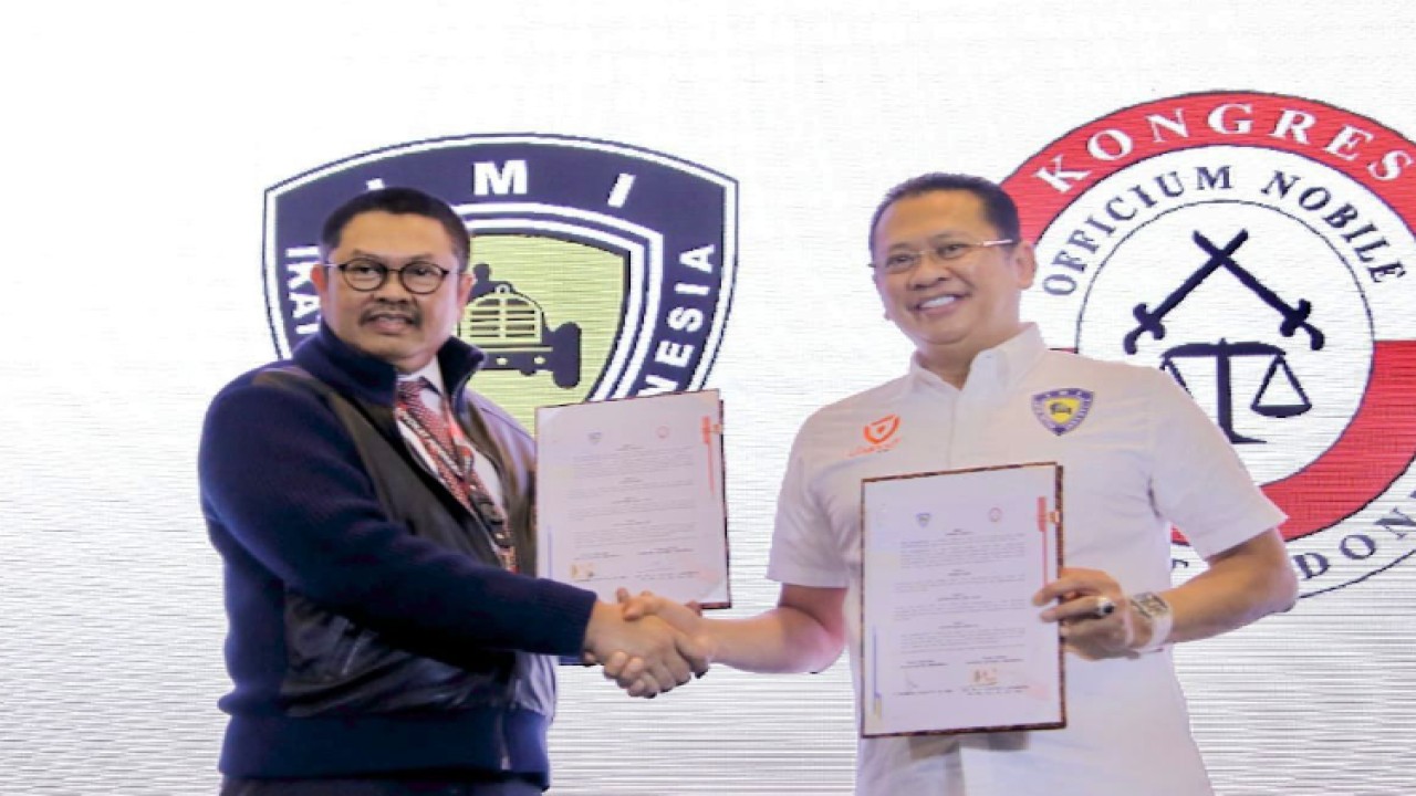 Ketua MPR RI sekaligus Ketua Umum Ikatan Motor Indonesia (IMI) Bambang Soesatyo bersama Presiden Kongres Advokat Indonesia (KAI) Tjoetjoe Hernanto. Foto: Dok MPR