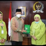 Wakil Ketua MPR Hidayat Nur Wahid bersama pengurus Badan Musyawarah Islam Wanita Indonesia-1664859756