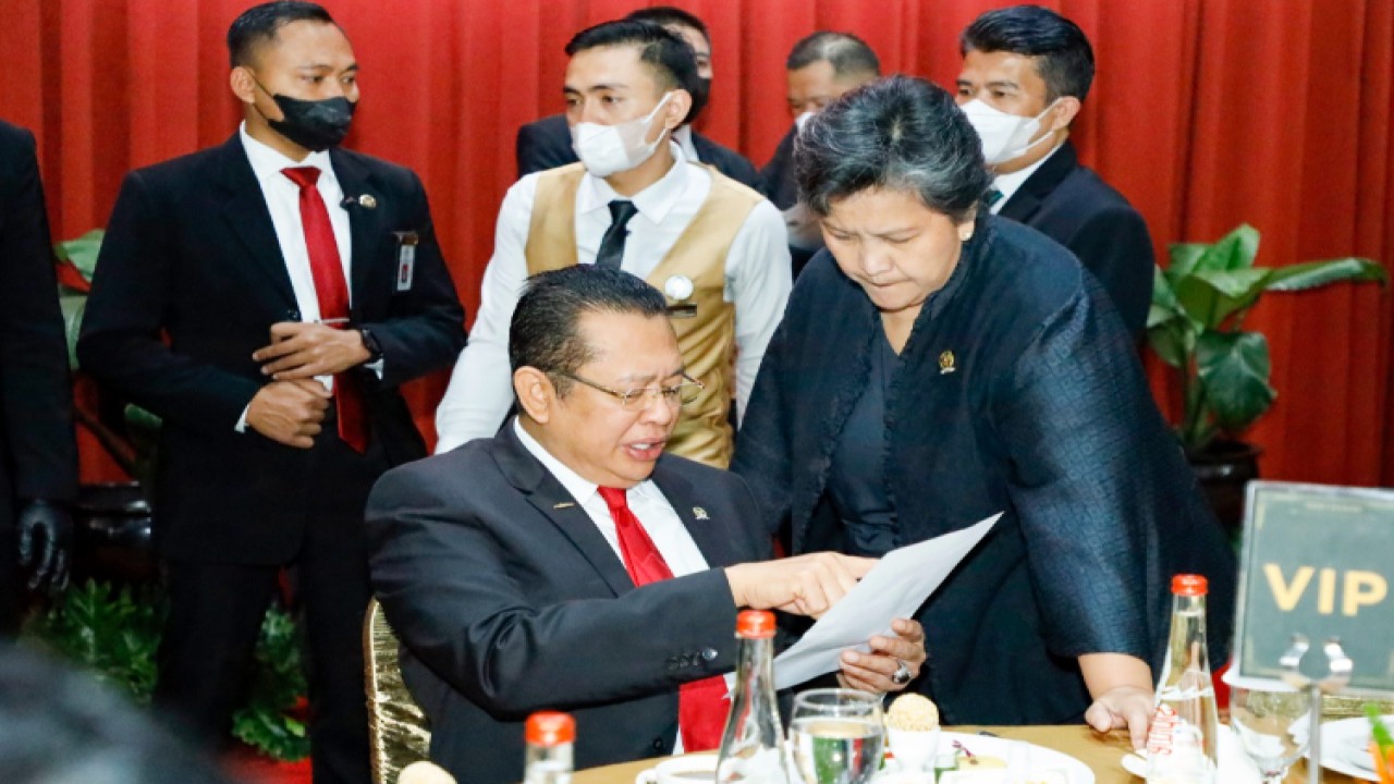 Wakil Ketua MPR RI, Lestari Moerdijat (kanan) bersama Ketua MPR RI Bambang Soesatyo. Foto: Dok MPR