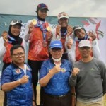 Atlet dayung bersama pengurus KONI dan Podsi Karawang-1667740045