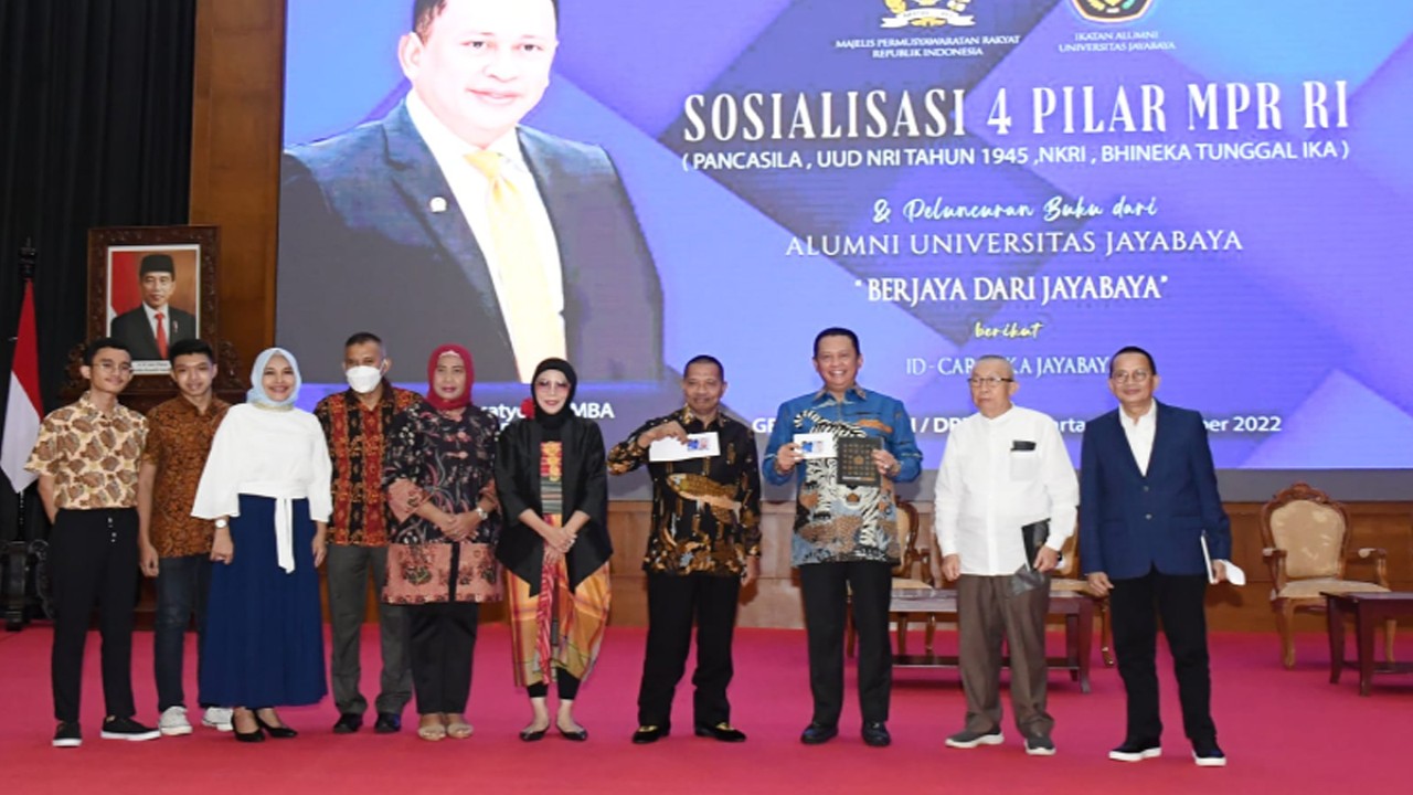 Bambang Soesatyo, Ketua MPR RI foto bersama dengan Alumni Jayabaya.