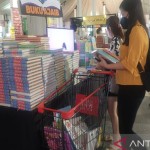 Bazar buku Big Bad Wolf Books-1668736683