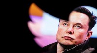 Foto Elon Musk terlihat melalui logo Twitter dalam ilustrasi yang diambil Jumat (28/10/2022). ANTARA/REUTERS/Dado Ruvic/am.-1669522119