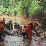 Giat bersih sungai-1669021069