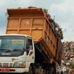 Ilustrasi -Pemulung di TPAS Karangrejo, Metro, Lampung hendak mengais sampah dari truk yang mengangkut sampah di Kota Metro. ANTARA/HO-Dokumentasi pribadi-1668137418