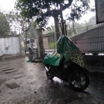 Ilustrasi - Sebuah sepeda motor yang diparkir di halaman rumah warga di wilayah Kota Mataram-1668910080