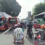 Kepadatan Jalan Pasar Kliwon Solo-1668504173