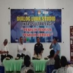 KPU Kota Kendari saat melakukan sosialisasi terkait pemilih pemula di salah satu SMU di Kota Kendari, Rabu (16-11-2022). ANTARA/Azis Senong-1668586286