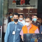 Mantan Wali Kota Cimahi Ajay Muhammad Priatna (rompi jingga) usai diperiksa di Gedung Merah Putih KPK, Jakarta, Kamis (18/8/2022). (ANTARA/Benardy Ferdiansyah)-1669367013