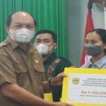 Pemkab Gunung Mas bantu biaya pendidikan kepada 129 mahasiswa-1669173281