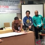 Penetapan UMP Papua Barat oleh asisten II bidang ekonomi pembangunan (ANTARA/Tri Adi Santoso)-1668572862