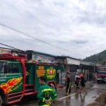 Petugas Damkar usai memadamkan api pada sembilan rumah yang terbakar di Jalan Bhinneka Bakti, Kelurahan Sedau, Kecamatan Singkawang Selatan (ANTARA FOTO/Ho-Rudi)-1669265259