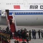 Presiden Cina Xi Jinping (kiri) bersama istri Peng Liyuan-1668499113