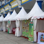 Sejumlah pelaku UMKM membuka stand penjualan di Stadion Benteng yang jadi venue pertandingan Porprov Banten VI.-1669702332