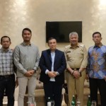 Senior Advisor Deputi II Kantor Staf Presiden RI, Brigjen TNI (Purn) dr Noch T Mallisa (tengah) dan Bupati Sinjai (empat kiri) dan Bupati Pinrang (empat kanan)-1668573105