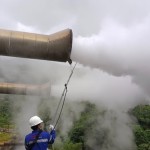 Seorang petugas sedang bekerja di Pembangkit Listrik Tenaga Panas Bumi (PLTP) di Pulau Flores, NTT. (ANTARA/HO-Humas PLN UIW NTT)-1668415363