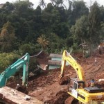 Situasi longsor yang tengah dikeruk di Desa Cijedil, Kecamatan Cugenang, Kabupaten Cianjur, Jawa Barat, Kamis (24/11/2022) (ANTARA/Wahyu Putro)-1669258978