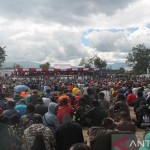 Suasana penjemputan Penjabat Gubernur Papua Pegunungan Nikolaus Kondomo di Wamena, Papua, Selasa (22/11/2022). (ANTARA/Marius Frisson Yewun)-1669168301