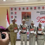 Wakil Ketua DPRD Surabaya Reni Astuti (tengah) bersama Wali Kota Surabaya Eri Cahyadi dan pimpinan DPRD setempat-1668134322