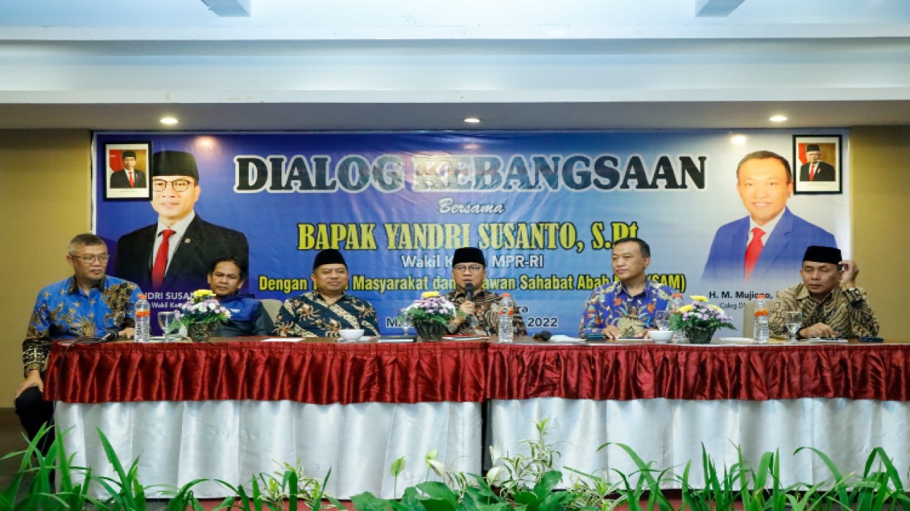 Wakil Ketua MPR RI Yandri Susanto menjadi pembicara dalam Dialog Kebangsaan bersama tokoh masyarakat Kabupaten Malang, Jawa Timur./Dok MPR