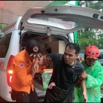 BPBD Makassar evakuasi warga yang tertimpa pohon tumbang-1671771231