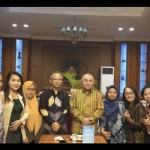 Gubernur Kaltim Isran Noor bersama dengan pengurus Dewan Pengurus Daerah (DPD) Apdesi Kalimantan Timur. (Diskominfo Kaltim)-1671342005