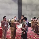 Gubernur Lampung Arinal Djunaidi saat menghadiri penyerahan DIPA dan TKD di Bandarlampung, Selasa (6/12/2022). ANTARA/Ruth Intan Sozometa Kanafi-1670317876