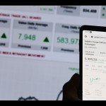 Ilustrasi - Layar monitor menampilkan pergerakan naik Indeks Harga Saham Gabungan (IHSG) di Bursa Efek Indonesia, Jakarta. ANTARA FOTO/Hafidz Mubarak A/wsj.-1672124128