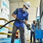 Ilustrasi - Pengisian bahan bakar gas (BBG) ke kendaraan bajaj. ANTARA/HO-PT PGN Tbk-1671008011