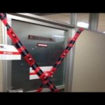 Ilustrasi penyegelan pintu ruang kerja oleh KPK. (ANTARA)-1671074978