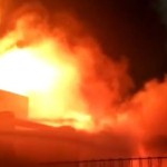 Kebakaran melanda sejumlah rumah di Bangka Buntu, Mampang Prapatan, Jakarta, Senin (26/12/2022). ANTARA/Instagram/@humasjakfire-1672105702