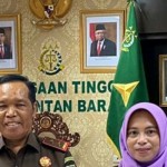 Kejati Kalbar Masyhudi (kiri) dan Ketua Ombudsman RI perwakilan Kalbar Tariyah (kanan). ANTARA/HO-Kejati Kalbar (Teofilusianto Timotius)-1671012059