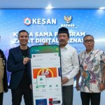 Ketua BAZNAS RI Noor Achmad bersama pengelola aplikasi KESAN menyepakati kerja sama di Jakarta, Senin (26/12/2022). (ANTARA/HO-BAZNAS RI)-1672106458