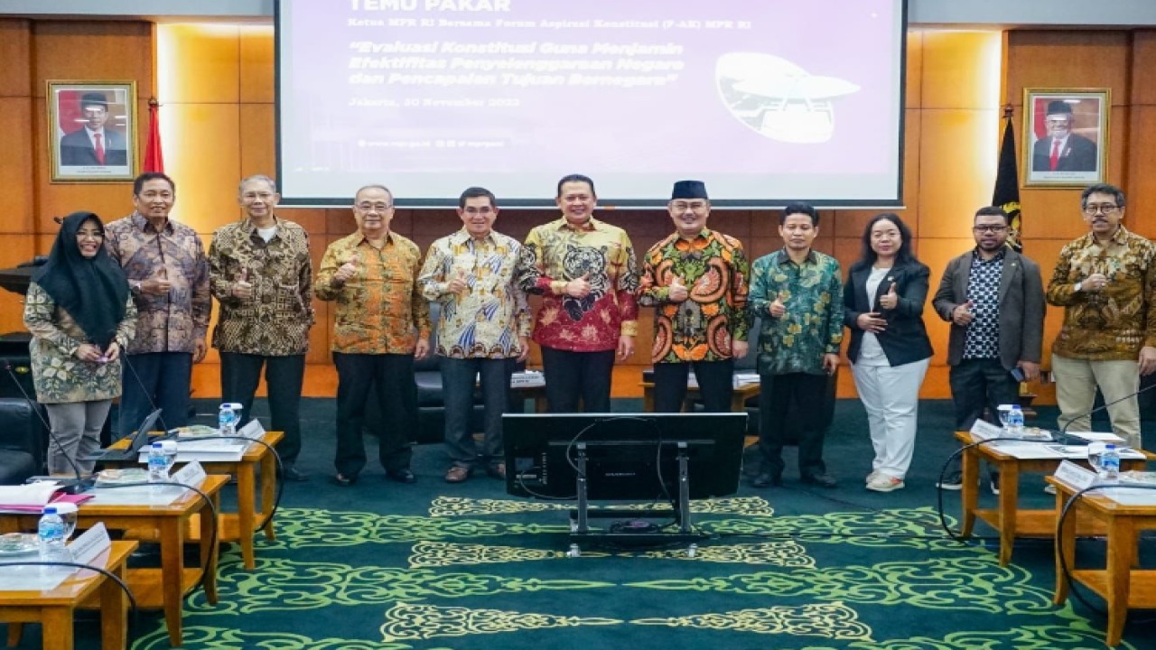 Ketua MPR RI Bambang Soesatyo bersama Pakar Forum Aspirasi Konstitusi MPR RI/Dok MPR