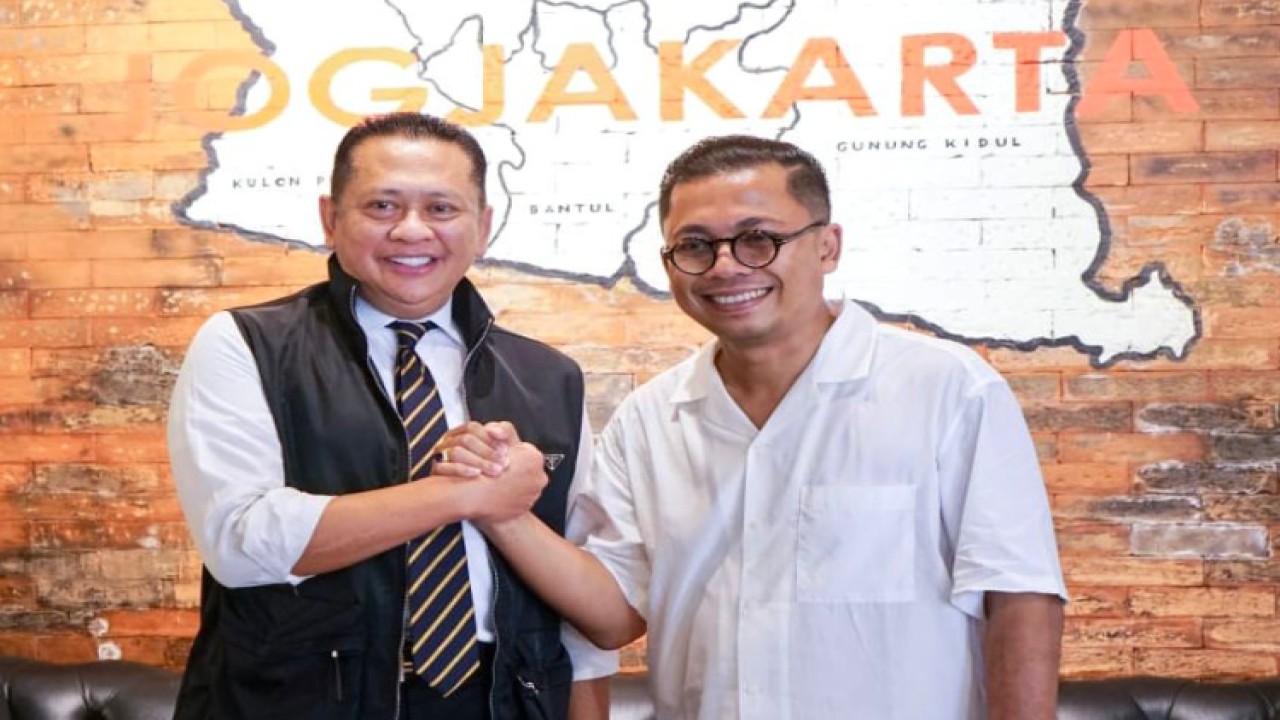 Ketua MPR RI sekaligus Ketua Umum IMI Bambang Soesatyo (kiri) bersama Kanjeng Pangeran Haryo Purbodiningrat/Dok MPR