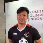 Lifter Indonesia Rahmat Erwin Abdullah menjawab pertanyaan media di Jakarta, Kamis (22/12/2022). (ANTARA/Shofi Ayudiana)-1671760716