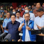 Menteri Perdagangan (Mendag) Zulkifli Hasan dan Menteri BUMN Erick Thohir saat kunjungan ke Pasar Rasamala Semarang, Jumat. (ANTARA/ I.C.Senjaya)-1669957026