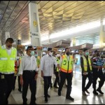 Menteri Perhubungan Budi Karya Sumadi (tengah) saat meninjau Bandara Soekarno-Hatta beberapa waktu lalu. (Kemenhub)-1671013071
