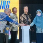 Menteri Perindustrian Agus Gumiwang Kartasasmita saat meresmikan pembangunan SMK-SMAK Bogor di Bogor, Senin. (ANTARA/ Sella Panduarsa Gareta)-1672045532