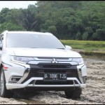 Mitsubishi Outlander PHEV-1671782268