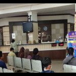 Para wajib pajak kendaraan sedang menunggu antrean pembayaran pajak kendaraan di Samsat Kabupaten Batang, Senin (5/12/2022). (ANTARA/Kutnadi)-1670231785