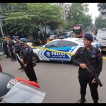 Personel Brimob berjaga di kawasan sekitar Polsek Astanaanyar, Kota Bandung, Jawa Barat, Rabu (7/12/2022). ANTARA/Bagus Ahmad Rizaldi-1670384295